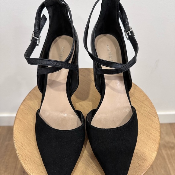 Saks Fifth Avenue Black Heels - Size 6 1/2 - Picture 5 of 10